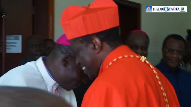 Mwadhama Protase Kardinali Rugambwa alivyowasili na kupokelewa Uwanja wa Ndege wa Julius Nyerere DS смотреть онлайн