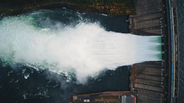 Братская ГЭС 2021. Сброс воды. смотреть онлайн