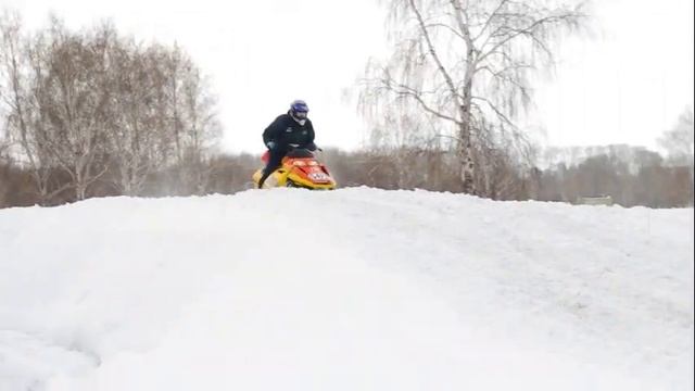 В Челнах прошел чемпионат по снегоходным гонкам!.mpg смотреть онлайн