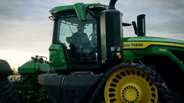 Самый БОЛЬШОЙ и МОЩНЫЙ трактор в Мире John Deere 9RX 830. Новинка 2024 года! смотреть онлайн