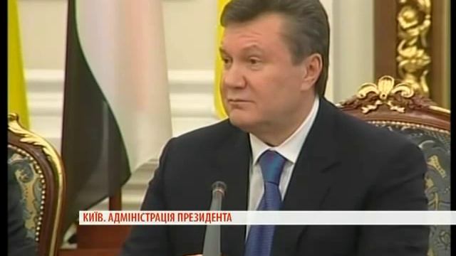 Янукович забывает украинский язык - новорична ёлка