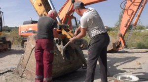 Замена втулок и пальца на экскаваторе JCB 240