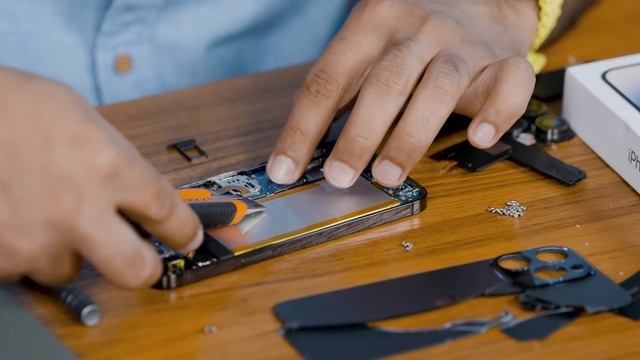 What's Inside ₹10,000 iPhone 14 Pro Max???? смотреть онлайн