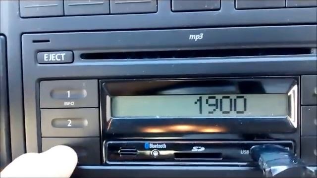 Desbloqueando o rádio original Volkswagen com o código Safe смотреть онлайн