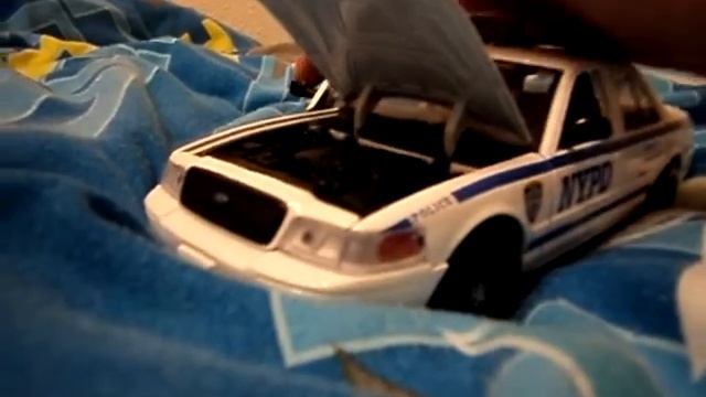 1:24 scale NYPD ford crown victoria police car смотреть онлайн