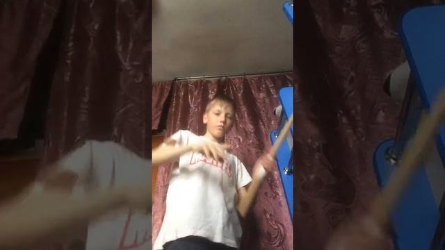 Как крутить палку на руке обучение !! смотреть онлайн