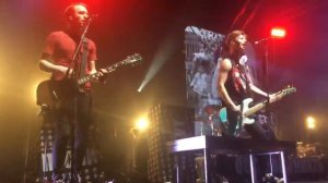 Тараканы! - Я смотрю на них