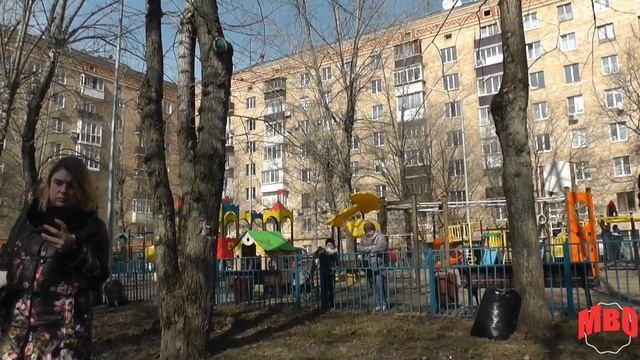 Управа нарушает закон и все замы главы, убирают листву у дома. смотреть онлайн