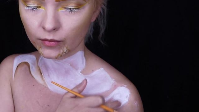 Albino Python Inspired Yellow Makeup Tutorial смотреть онлайн