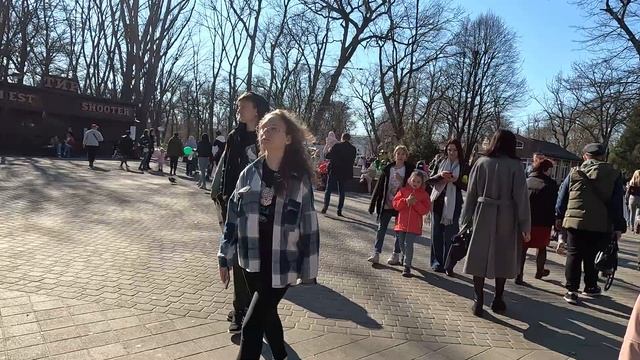 Чистяковская роща мимоходом. Краснодар на 8 Марта 2023. Погода лучше не придумаешь! смотреть онлайн