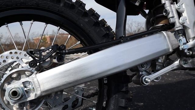 New 2023 Honda CRF450R Dirt Bike / Motorcycle Walkaround + Exhaust & Engine Sound Check смотреть онлайн