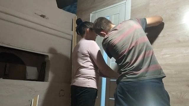 ВЛОГ: КУПИЛИ КАРНИЗЫ / ПРИКРЕПИЛИ ДВЕРНЫЕ НАЛИЧНИКИ/ ДОМ ПРЕОБРАЖАЕТСЯ смотреть онлайн