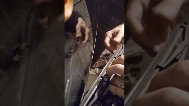 Снятие щетки заднего дворника / Panda LC Cross / Geely GX2 смотреть онлайн