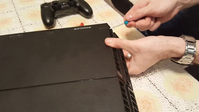 Устранение проблемы срабатывания сенсорной кнопки подачи диска Sony Playstation 4 самостоятельно смотреть онлайн