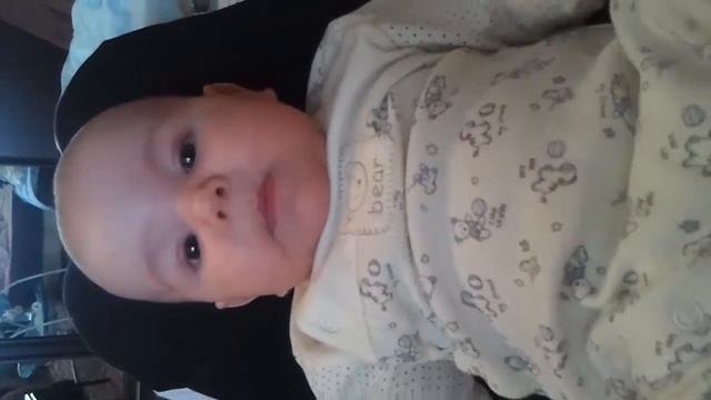Малыш чихает смотреть онлайн