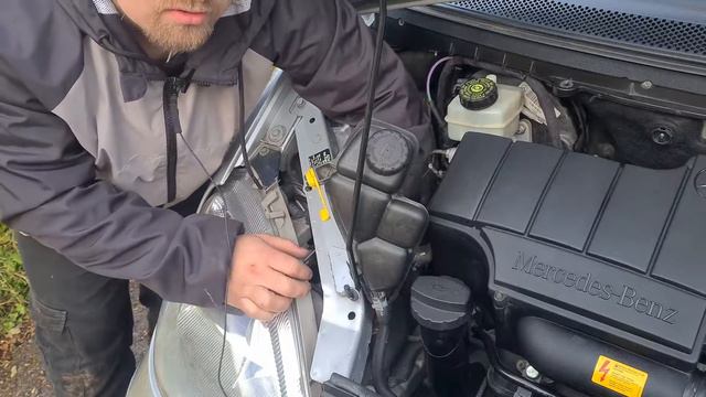 How To Change A Headlight / Indicator Bulb On A MK1 Mercedes A Class W168 1997-2004 ? смотреть онлайн