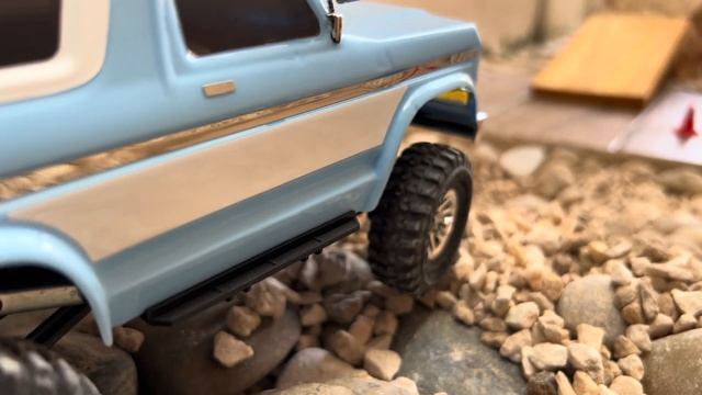 Aventura en el parque crawler con la Ford Bronco 1979 Tetra18 X2 4X4 RC Crawler 1/18 | PANDA HOBBY смотреть онлайн
