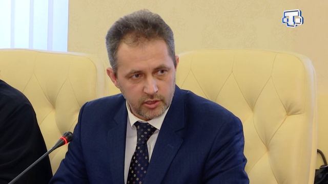 В Севастополе в Свято-Владимирский собор охрана заповедника пропускает опоздавших смотреть онлайн