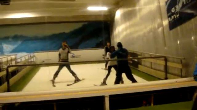 Janice and simon on ski 2 смотреть онлайн