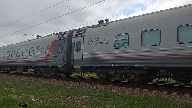 Электровоз ВЛ10 с пассажирским поездом "Таврия" заходит на станцию Евпатория - Курорт КЖД 2020 смотреть онлайн