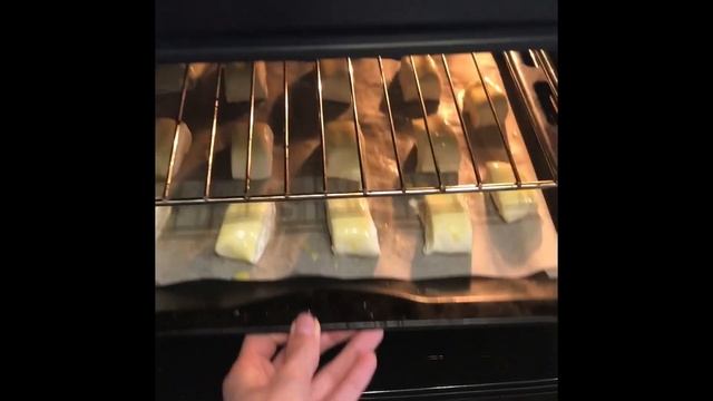 Готовим с Ксюшей: Рулетики с творогом из слоеного теста смотреть онлайн