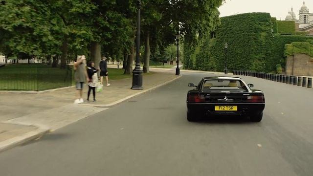 London, a walk in the park. Ferrari Testarossa. Black Testarossa. смотреть онлайн