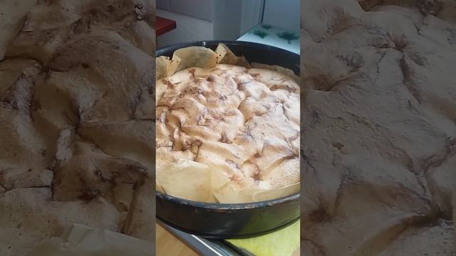 Шарлотка пышная с Черешней.