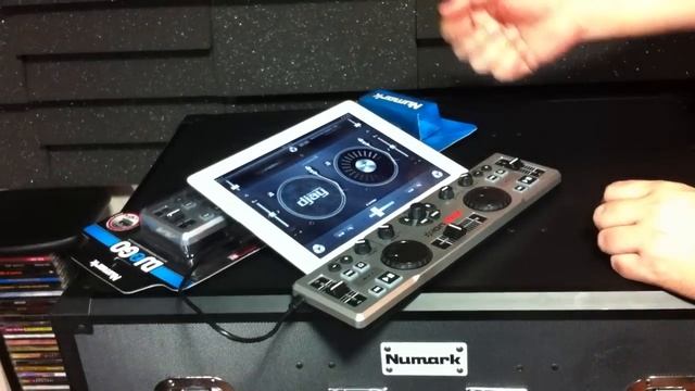 Обзор контроллера Numark DJ2GO