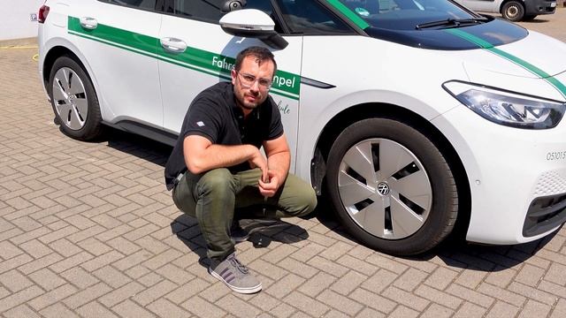 VW ID.3 Pure Performance - Wir stellen dein Fahrschulauto vor! смотреть онлайн