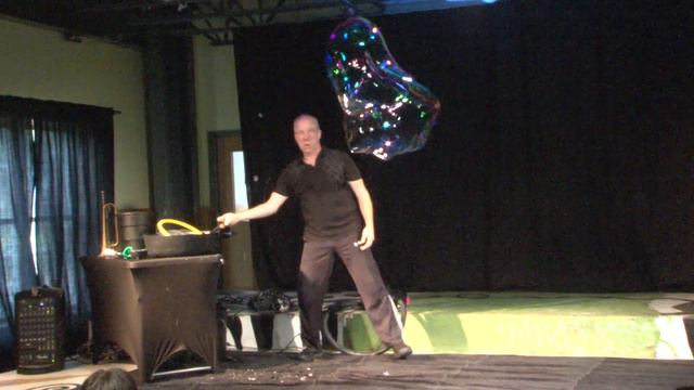 Jeff Boyer Bubble Show AGT2 смотреть онлайн