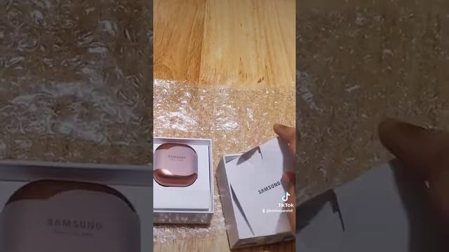 Samsung Buds Live unboxing смотреть онлайн