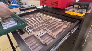 Ложемент для инструмента в инструментальную тележку