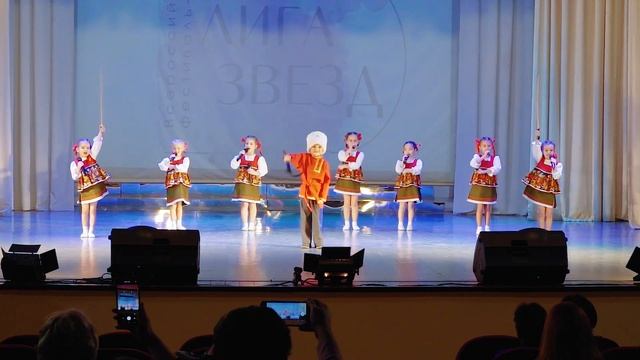 Шашку бери - Образцовый вокально-хореографический коллектив "Палитра" - ноябрь, 2022г смотреть онлайн