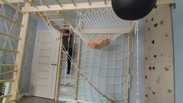 Новые способы забраться в "гнездо". Спорткомплекс Скрипалева в нашей детской! смотреть онлайн