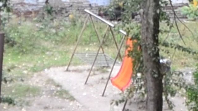 Женщина хлопает ковер смотреть онлайн