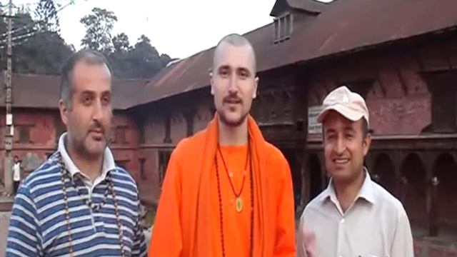 01 Перед входом в храм Пашупатинатха смотреть онлайн
