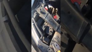 Слетел тросик замка капота!Открыл капот на BMW 3 е90 5 поколение!