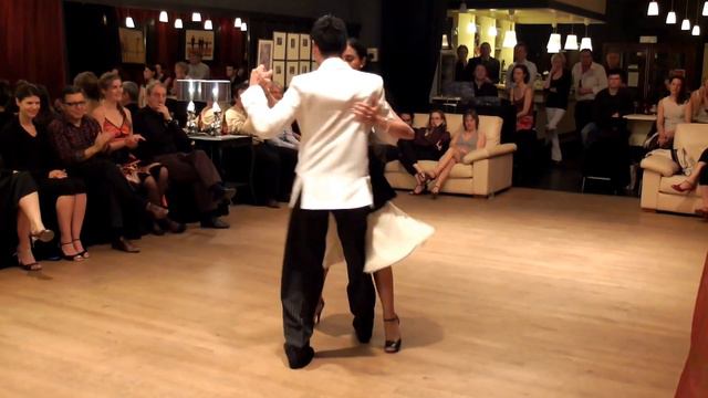 Gladys Fernandez con Nestor Azorin en Maastricht, vals смотреть онлайн