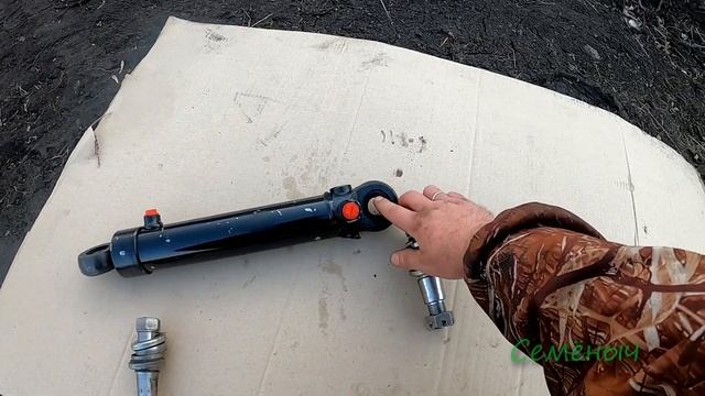 Трактор МТЗ 82. Установка дозатора на старый мост. смотреть онлайн