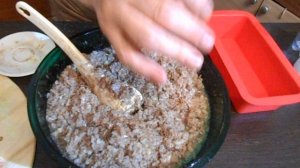 ИЗ СВИНОЙ  ГОЛОВЫ ДОМАШНЯЯ КОЛБАСА..100 % МЯСНОГО ВКУСА..ОТВАРИЛА ВСЕ И ВСЕ,ВУАЛЯ САЛЬТИСОН ГОТОВ.