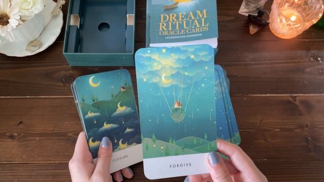 ?【unboxing:開封動画】夢と月のコラボレーション!! DREAM RITUAL OLORACLE CARDS flip through смотреть онлайн