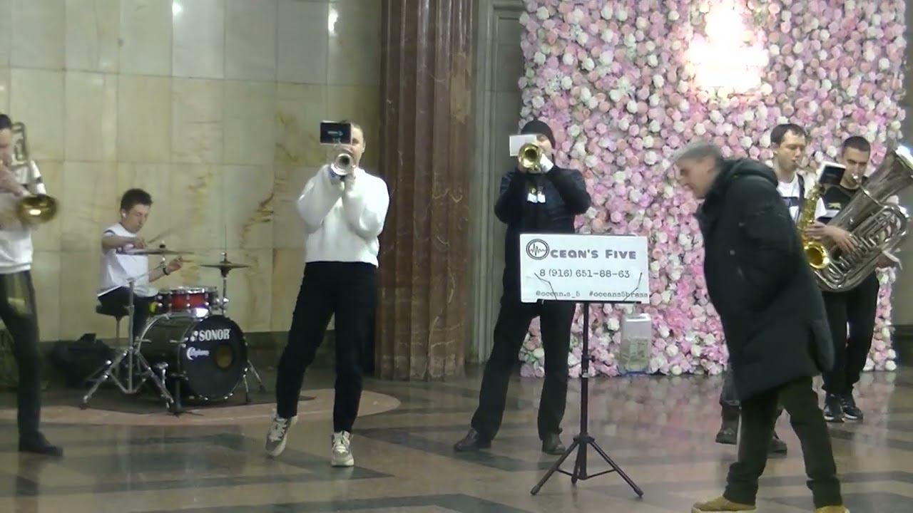 Музыка в метро Курская. группа Geon s Five. 05.03.2024 смотреть онлайн