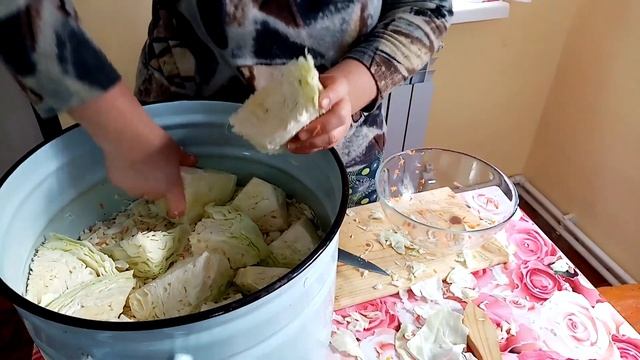 Квашеная капуста. Сочная и хрустящая - простой рецепт. смотреть онлайн