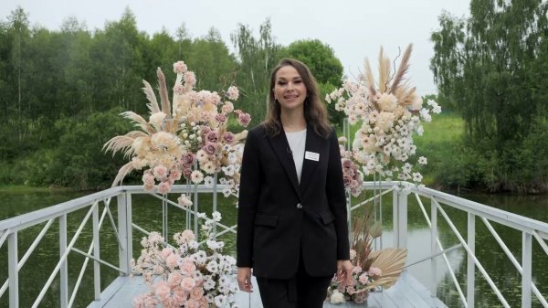 Большой обзор свадебной площадки "Ryabina House" с территорией в 1 га, верандой и выходом к воде