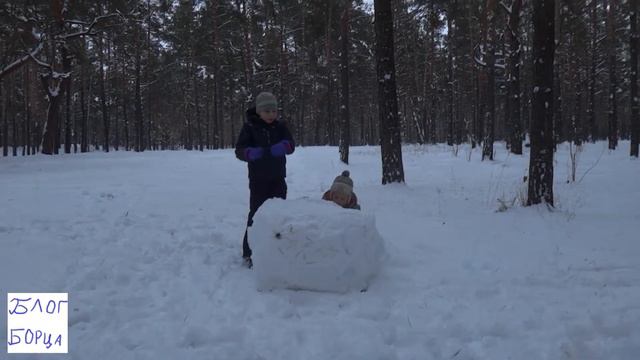 MEGA KINDER SURPRISE 500kg. Самый большой и тяжелый kinder в мире смотреть онлайн
