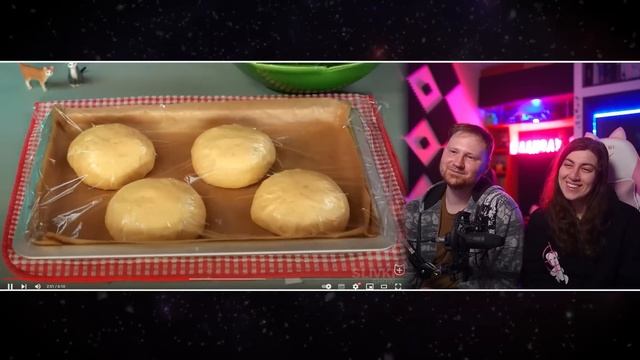 ЭТО ПЕРВЫЙ В МИРЕ БУРГЕР ИЗ ЧЕЛОВЕКА | РЕАКЦИЯ на SlivkiShow смотреть онлайн