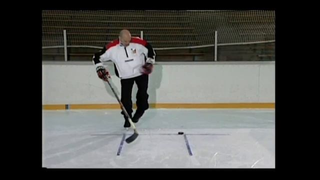 Пасс на конек. Хоккей. Работа с клюшкой. смотреть онлайн