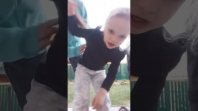 Ребята всем привет Это первая часть лягушонка и Алиса слова и Данила смотреть онлайн