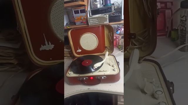 "Дунайские волны" на радиогрммофоне Юбилейный смотреть онлайн