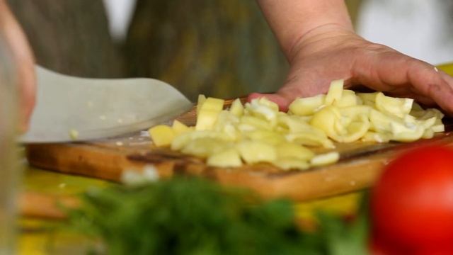 Готовим на природе. 31 серия. Уха в казане смотреть онлайн